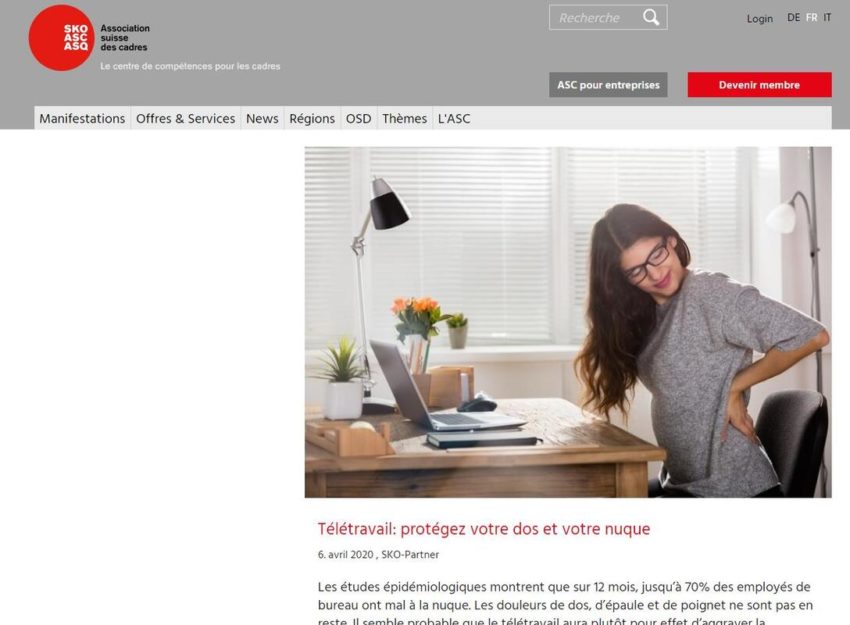 Photo représentant une femme assise à son bureau